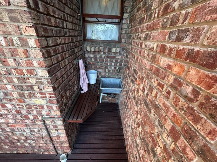 4 Bedroom Property for Sale in Noorsekloof Eastern Cape